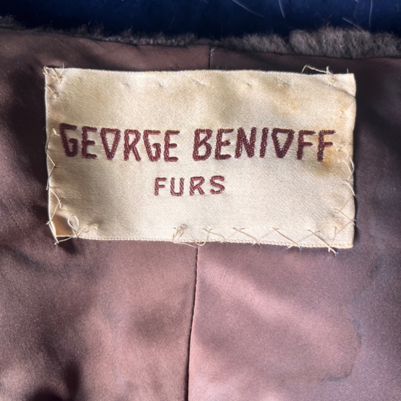 George Benioff Cape - Picture 2 of 4
